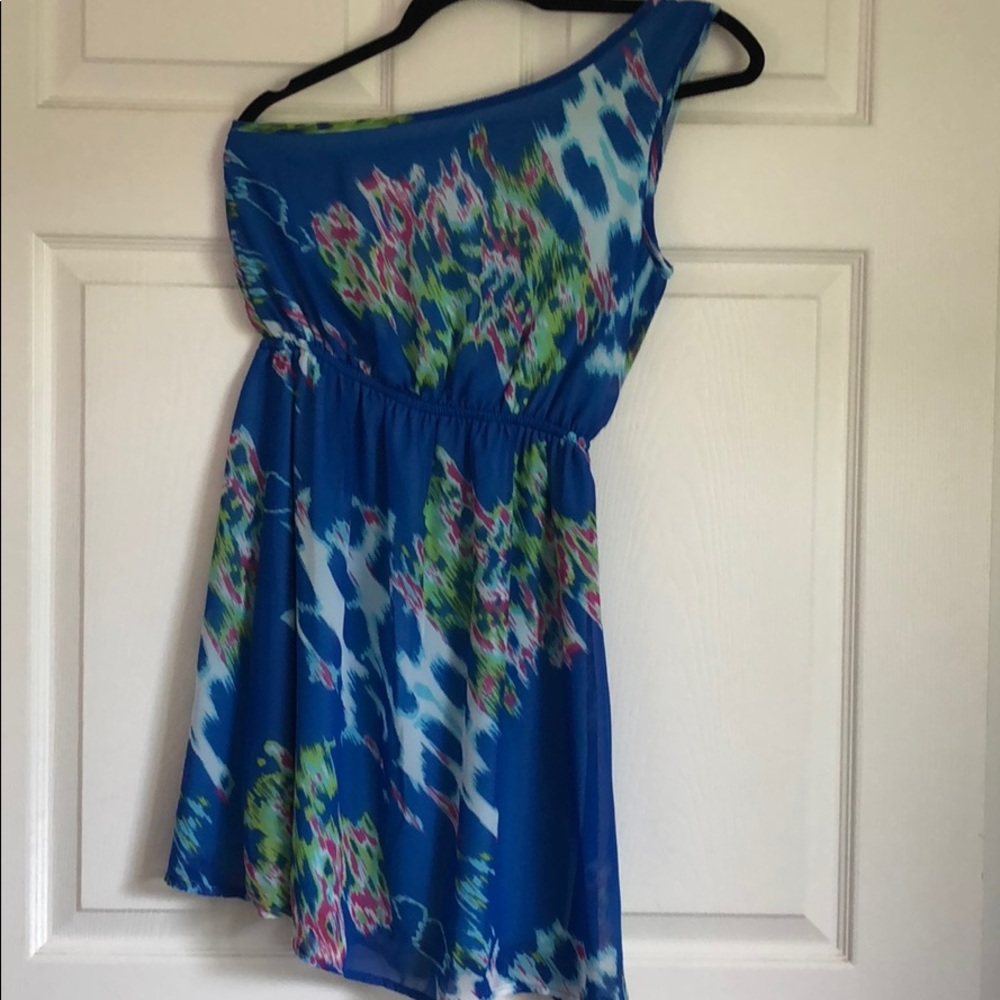 One shoulder dress